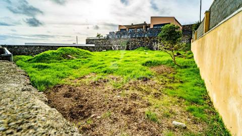 Lote na freguesia da ribeirinha