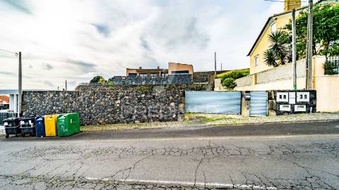 Lote na freguesia da ribeirinha