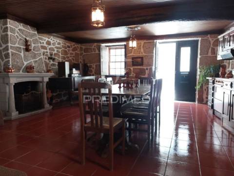 Casa rústica em maçainhas.