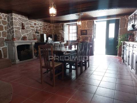 Casa rústica em maçainhas.