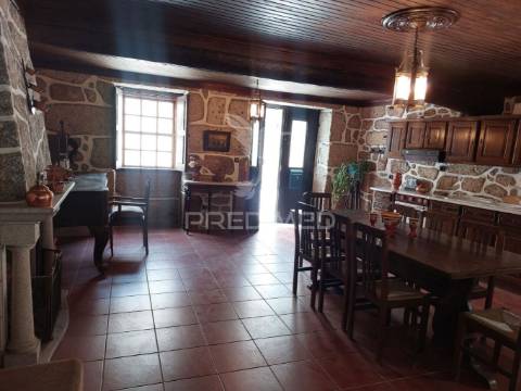 Casa rústica em maçainhas.