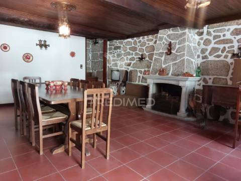 Casa rústica em maçainhas.