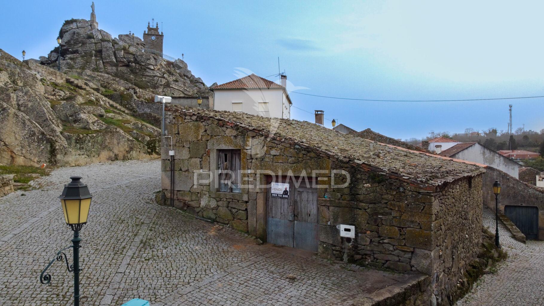 Imóvel único para reabilitação no centro histórico da meda