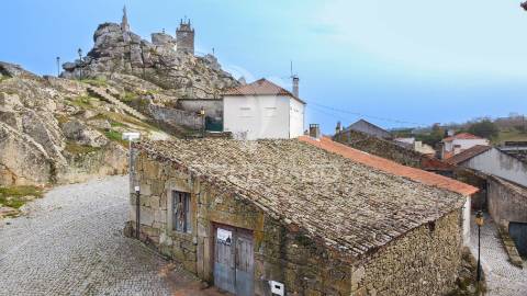 Imóvel único para reabilitação no centro histórico da meda