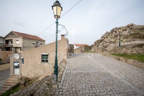 Imóvel único para reabilitação no centro histórico da meda