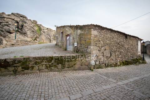 Imóvel único para reabilitação no centro histórico da meda