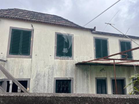 2 moradias na raposeira-calheta com 790m2 de terreno