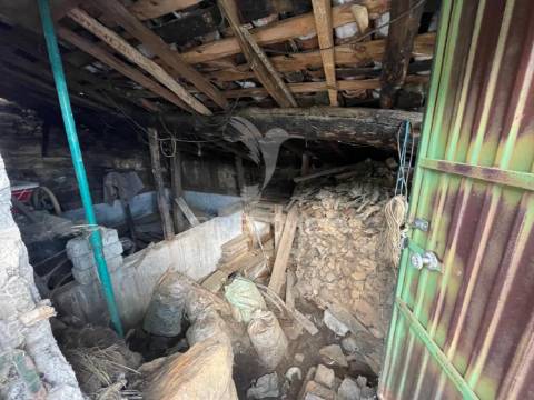 Armazém com 38 m² em poço do canto , meda