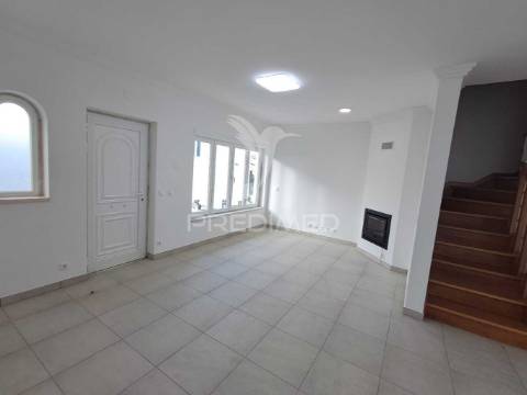 Moradia t3 + 1 com vista mar — ericeira