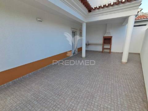 Moradia t3 + 1 com vista mar — ericeira