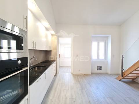 Apartamento t2 com mezzanine e 3 wcs - metro laranjeiras