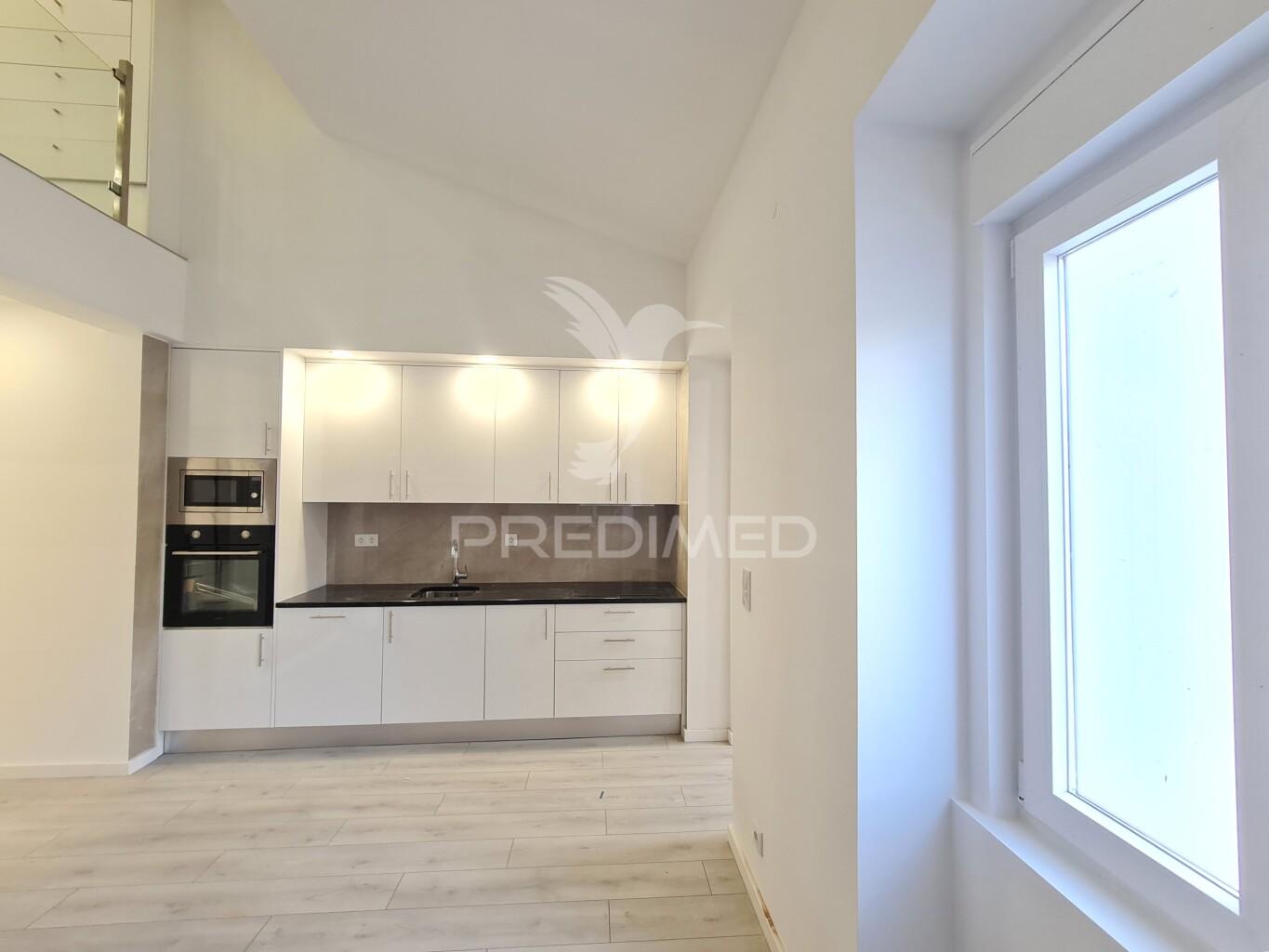Apartamento t2 com mezzanine e 3 wcs - metro laranjeiras