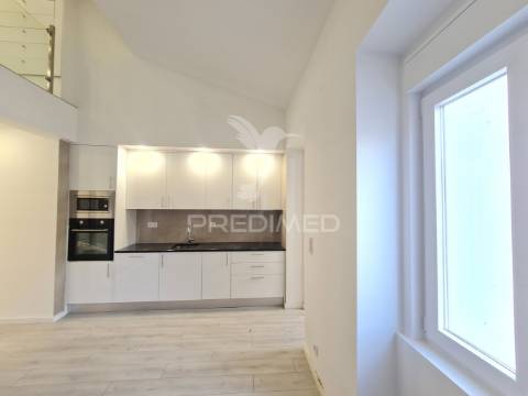 Apartamento t2 com mezzanine e 3 wcs - metro laranjeiras