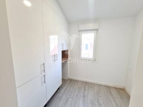 Apartamento t2 com mezzanine e 3 wcs - metro laranjeiras