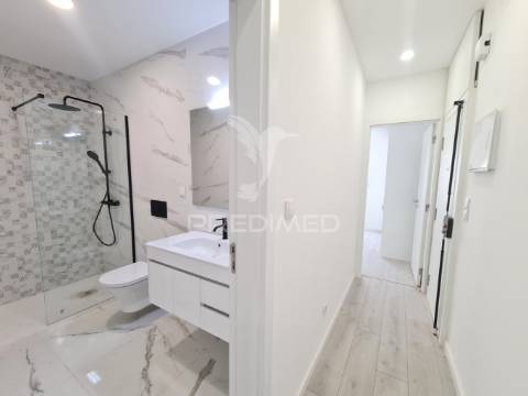 Apartamento t2 com mezzanine e 3 wcs - metro laranjeiras