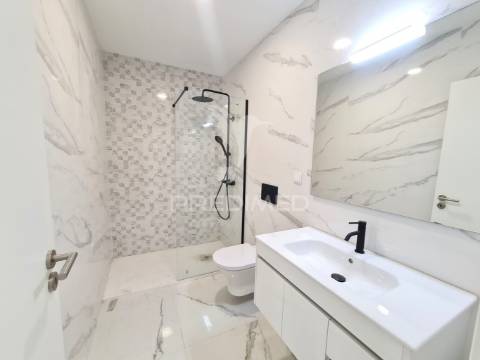 Apartamento t2 com mezzanine e 3 wcs - metro laranjeiras