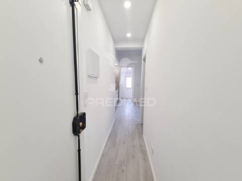 Apartamento t2 com mezzanine e 3 wcs - metro laranjeiras