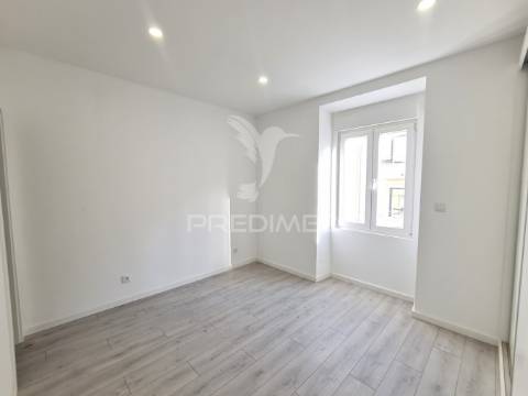 Apartamento t2 com mezzanine e 3 wcs - metro laranjeiras