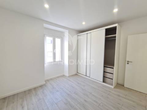 Apartamento t2 com mezzanine e 3 wcs - metro laranjeiras