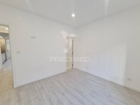 Apartamento t2 com mezzanine e 3 wcs - metro laranjeiras