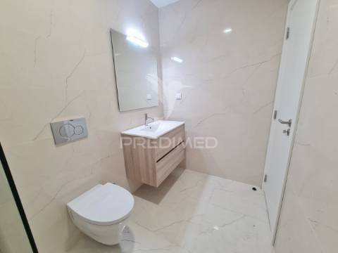 Apartamento t2 com mezzanine e 3 wcs - metro laranjeiras