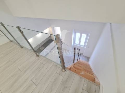 Apartamento t2 com mezzanine e 3 wcs - metro laranjeiras