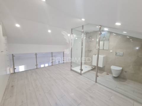 Apartamento t2 com mezzanine e 3 wcs - metro laranjeiras