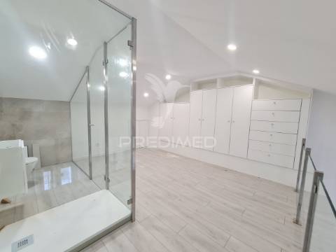 Apartamento t2 com mezzanine e 3 wcs - metro laranjeiras