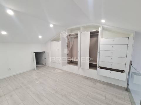 Apartamento t2 com mezzanine e 3 wcs - metro laranjeiras