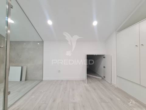 Apartamento t2 com mezzanine e 3 wcs - metro laranjeiras