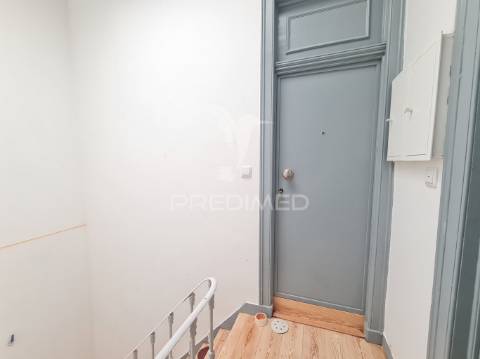 Apartamento t2 com mezzanine e 3 wcs - metro laranjeiras