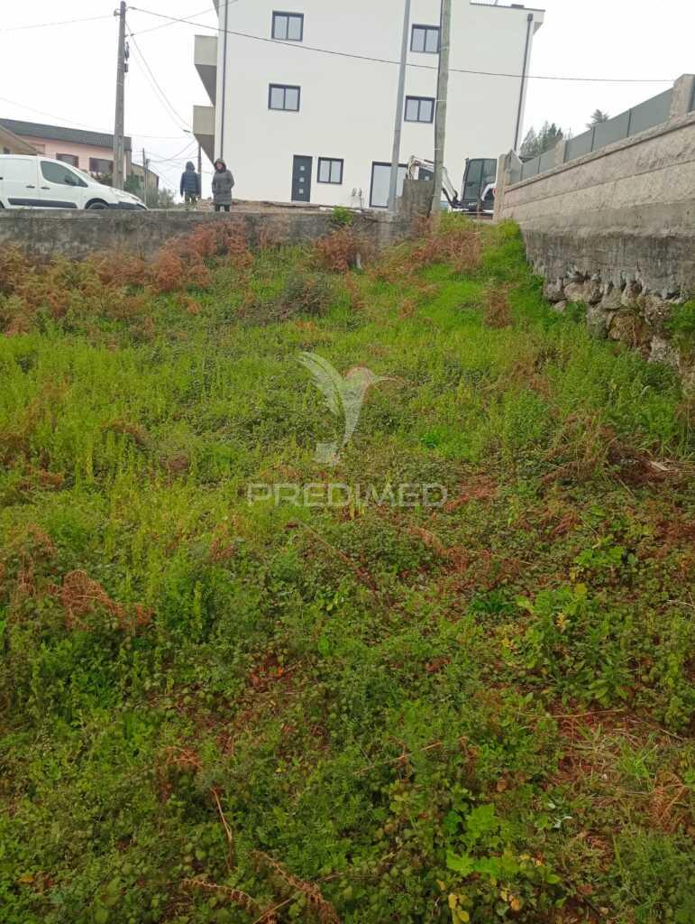Terreno urbano 589m2 em póvoa de lanhoso