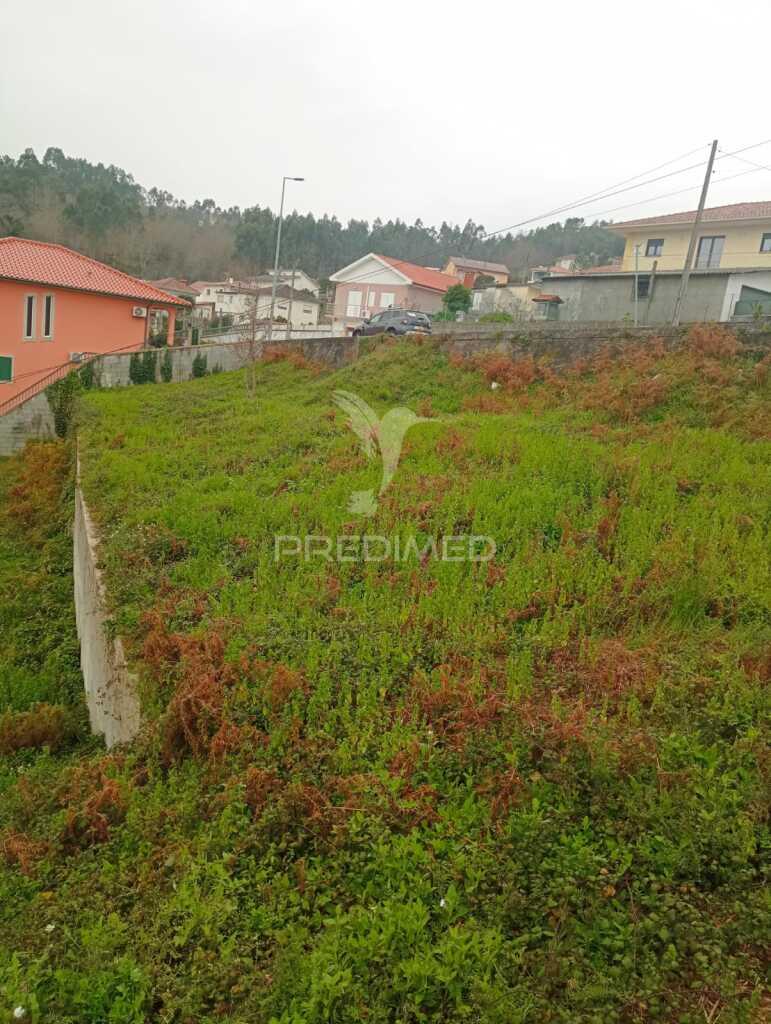 Terreno urbano 589m2 em póvoa de lanhoso