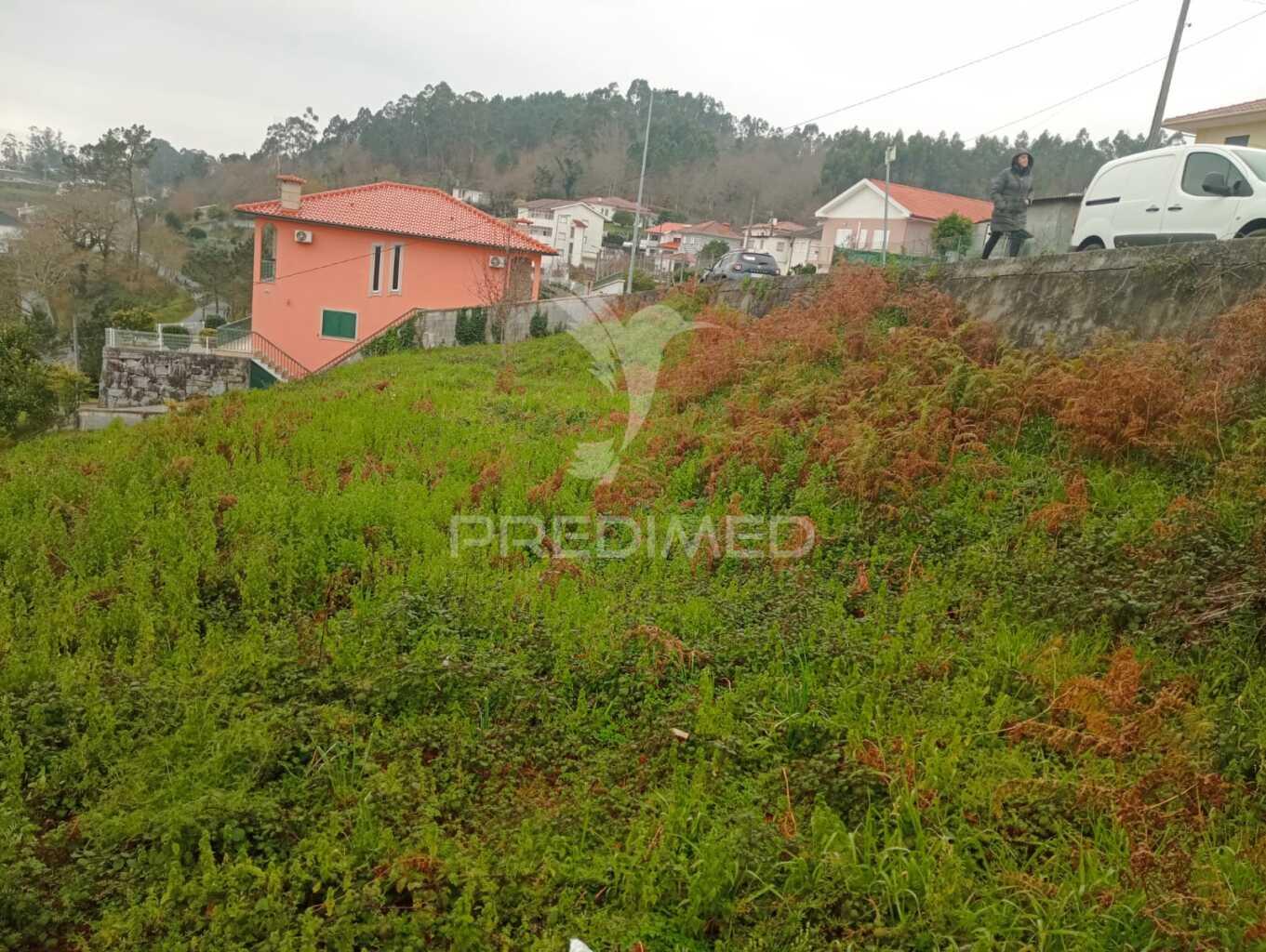 Terreno urbano 589m2 em póvoa de lanhoso