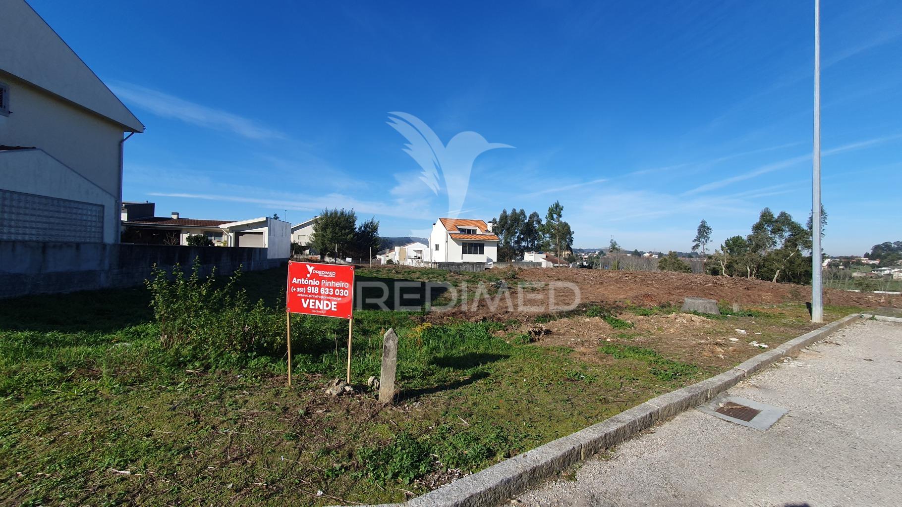 Lote de terreno com 425 m