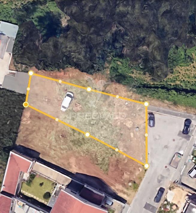 Lote de terreno com 425 m
