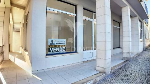 Oportunidade imperdível - loja no coração de torres novas