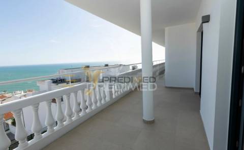 Penthouse t4 com terraço e piscina