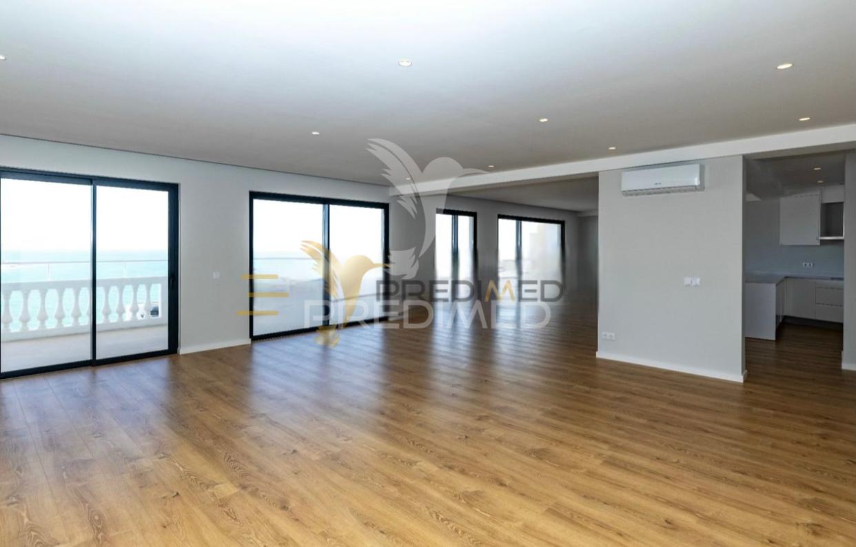 Penthouse t4 com terraço e piscina