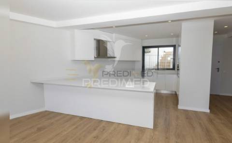 Penthouse t4 com terraço e piscina