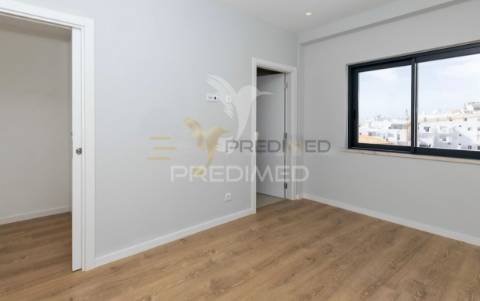 Penthouse t4 com terraço e piscina