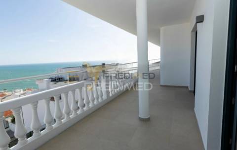 Penthouse t4 com terraço e piscina