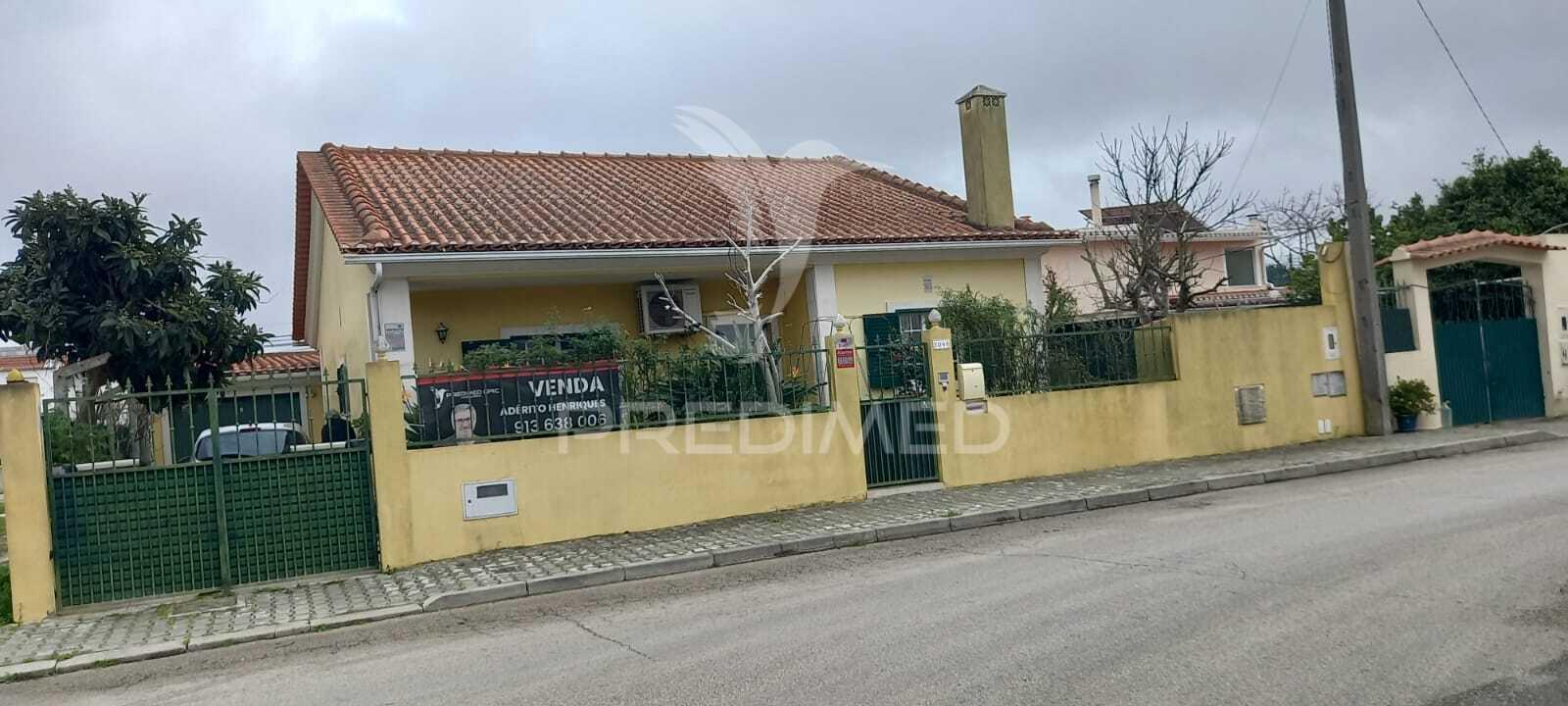 Moradia t2 térrea | fernão ferro
