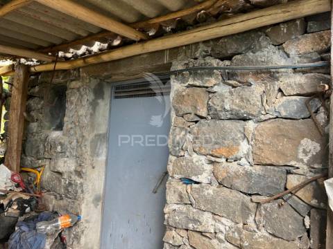 Terreno e palheiro nos canhas ponta do sol