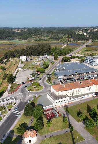 Bar/cafetaria com esplanada no centro de vagos