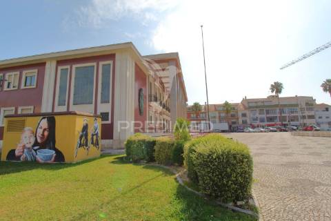 Bar/cafetaria com esplanada no centro de vagos