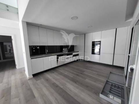 Moradia t4 na quinta da fábrica