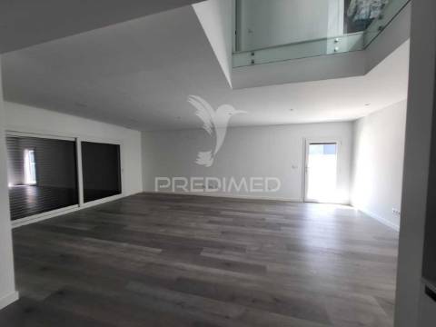 Moradia t4 na quinta da fábrica