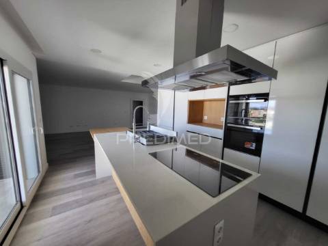 Moradia t4 na quinta da fábrica