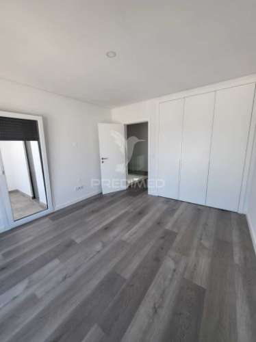 Moradia t4 na quinta da fábrica